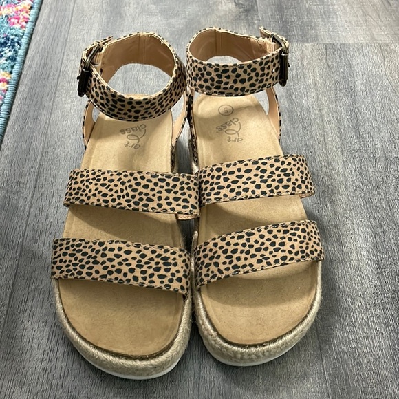 Art Class Girl Sandals Size 5 Dotted Print Buckle Platform - Picture 1 of 6